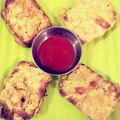 A picture of Biscuits Pakoda.
