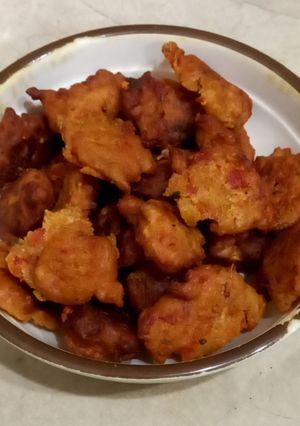 A picture of Leftover carrot sa pakoray 🥕.