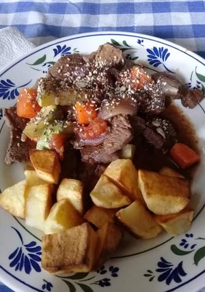 Una foto de Salteado sin gluten con papas semi fritas