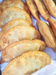 Una foto de Empanadas de carne bien sabrosas y jugosas😋