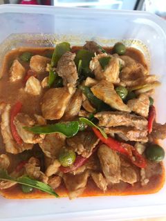 รูปของ พะแนงอกไก่นมอัลมอนด์