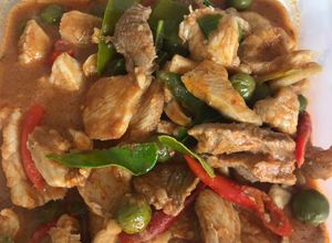 รูปของ พะแนงอกไก่นมอัลมอนด์