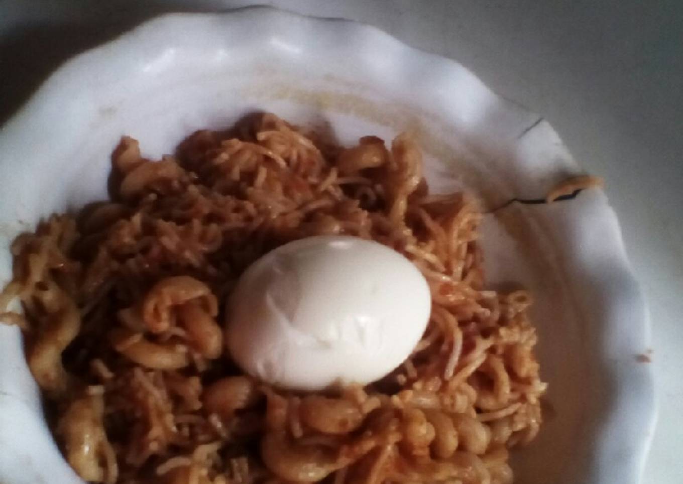 Spaghetti and macaroni jollof