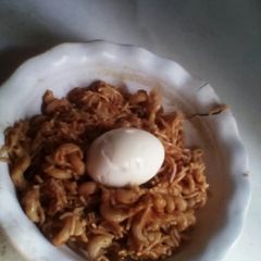 Spaghetti and macaroni jollof A picture of Spaghetti and macaroni jollof.