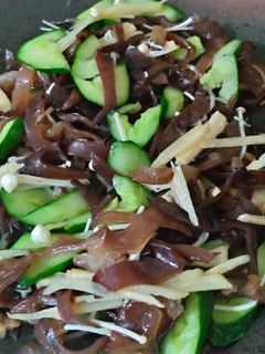 涼拌木耳小黃瓜金針菇 的食譜成品照片