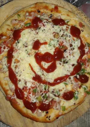 अनियन पिज़्ज़ा (Onion pizza recipe in hindi) रेसिपी मुख्य फोटो