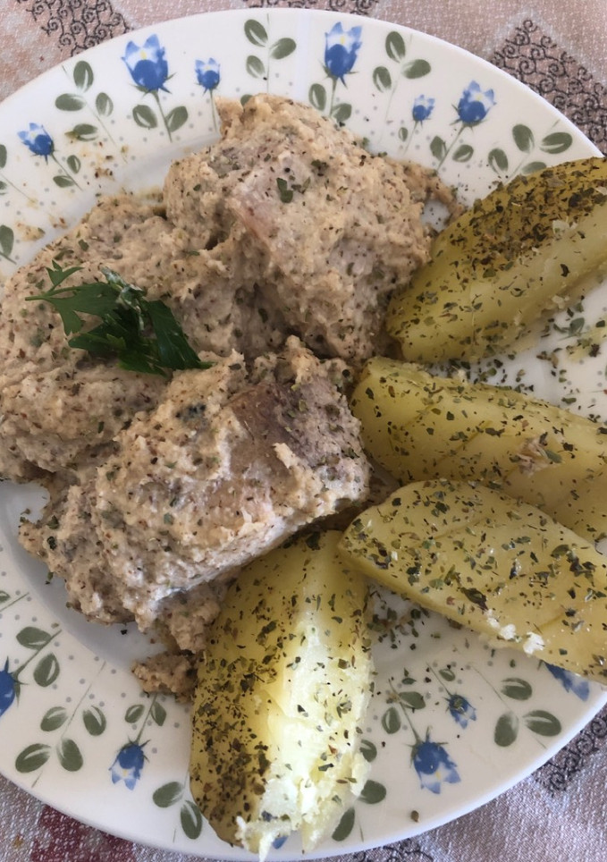 Una foto de 363. Bonito con salsa de almendras (principal pescado)