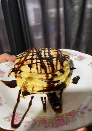 Una foto de Panqueques con salsa de chocolate