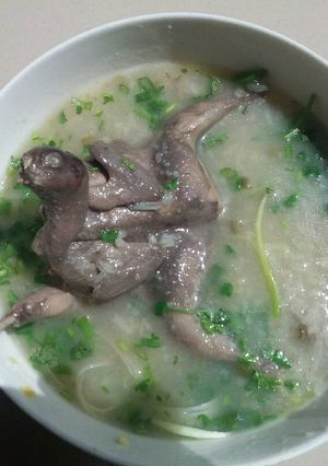 Hình của món Cháo chim cút nấu đậu xanh.