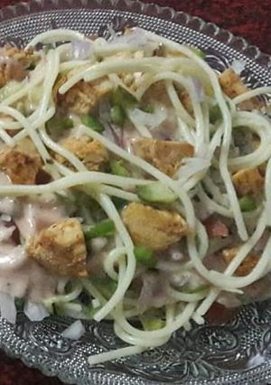 A picture of Spicy noodle salad with tikka chunks.