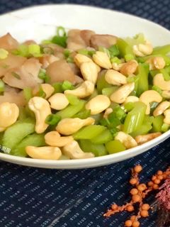 A picture of Stir-Fried Chicken with Celery and Cashews.