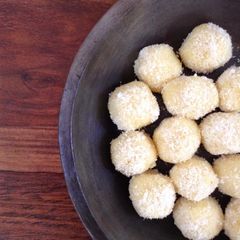 A picture of Instant Coconut Laddoos / Coconut Fudge.