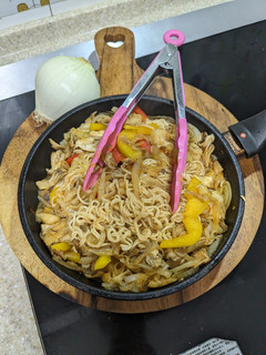 洋蔥蔬菜炒泡麵 的食譜成品照片