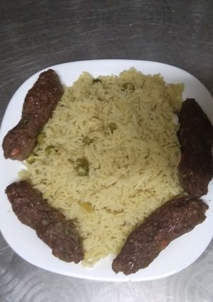 صورة لوصفة الارز البسمتي بالخضار مع صوابع الكفتة الشهية