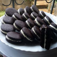 A picture of Homemade Oreo cookies/biscuits.