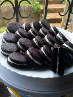 A picture of Homemade Oreo cookies/biscuits.