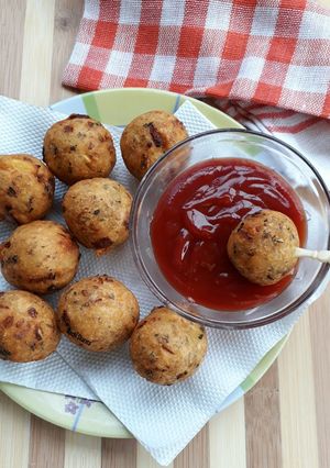 A picture of Rava Idli Balls.