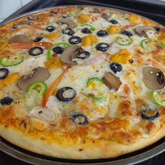 A picture of Chicken & Mushroom Pizza 🍕🧀🍕.