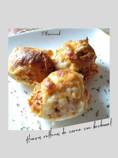 Una foto de Huevos rellenos de carne con bechamel
