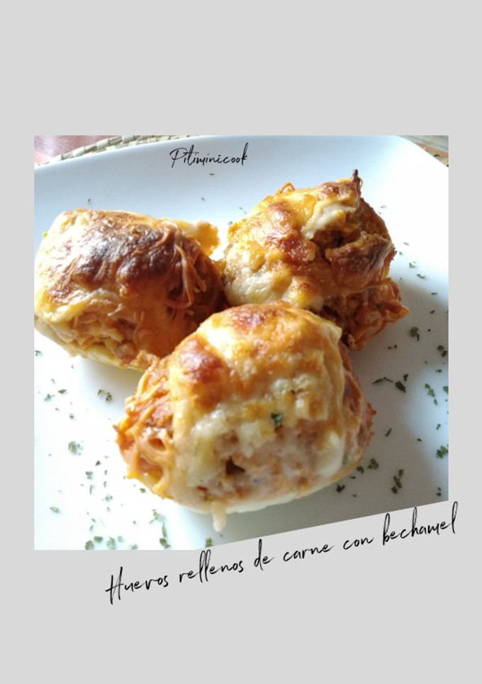 Una foto de Huevos rellenos de carne con bechamel
