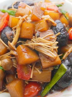 紅燒蕈菇大頭菜 的食譜成品照片