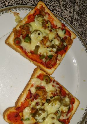 A picture of Pizza bread.
