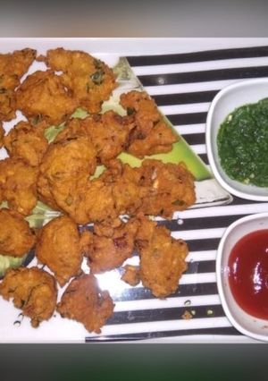 A picture of Chana dal ke pakode.