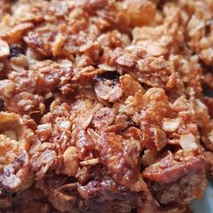 A picture of Peanut cornflake crunch oat bars.