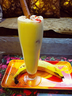 बनाना मिल्क शेक (Banana Milk Shake Recipe In Hindi) रेसिपी मुख्य फोटो
