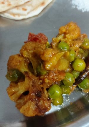 আলু কপির তরকারি(aloo kopir tarkari recipe in Bengali) রেসিপির প্রধান ছবি