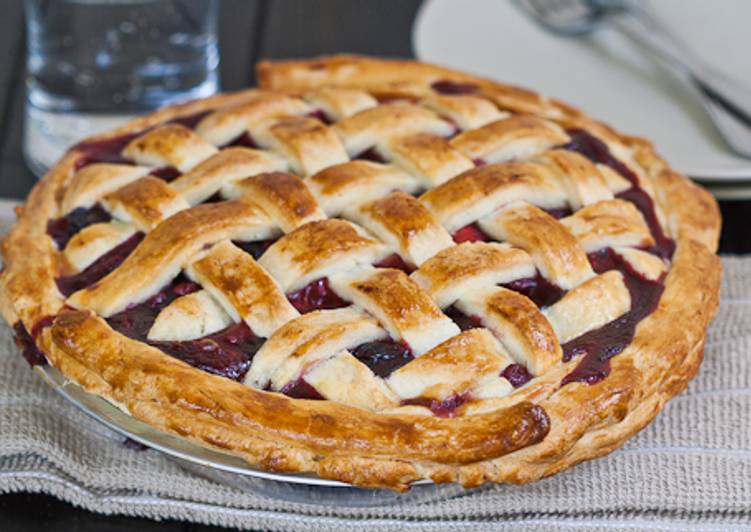 Easiest Way to Make Any-night-of-the-week Berry Summer Pie