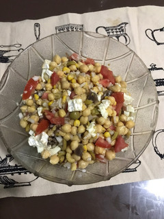 Una foto de Ensalada de garbanzos a mi manera
