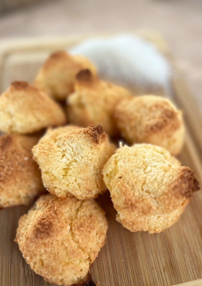Una foto de Coquitos: bolitas de coco para Navidad