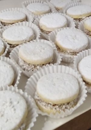 Una foto de Alfajores