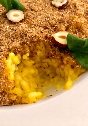 Foto di Risotto Zafferano, polvere di porcini e nocciole