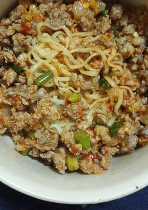 รูปของ มาม่าหมูสับลาบแซ่บนัว