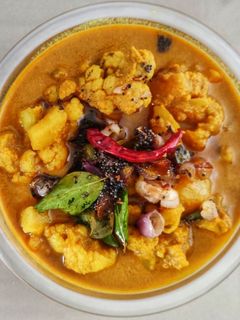 உருளைகிழங்கு, காளிஃபிளவர் குழம்பு (Potato, cauliflower gravy) செய்முறை முக்கிய புகைப்படம்