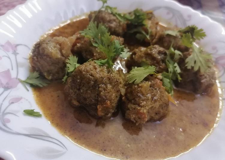 Get Breakfast of Beef kofta curry (meat balls)