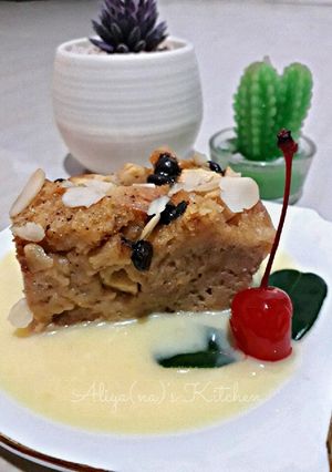 Foto resep Apple Bread Pudding with Custard Sauce