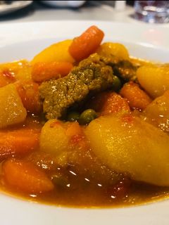 Una foto de Patatas guisadas con ternera (olla rápida)