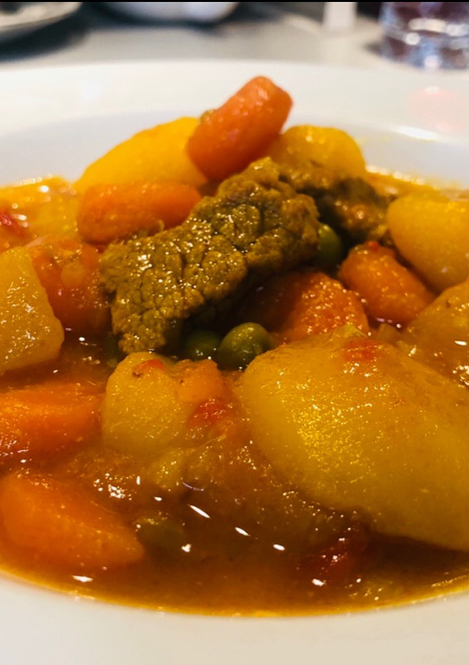 Una foto de Patatas guisadas con ternera (olla rápida)