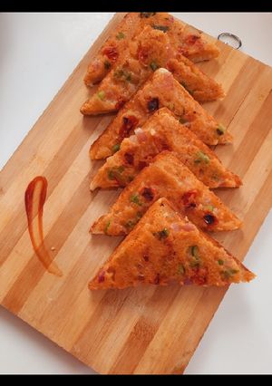 क्रिस्पी सूजी टोस्ट (crispy suji toast recipe in Hindi) रेसिपी मुख्य फोटो