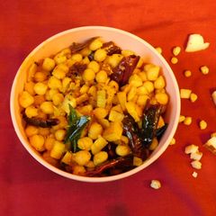 A picture of Kabuli chana Sundal (Garbanzo beans).