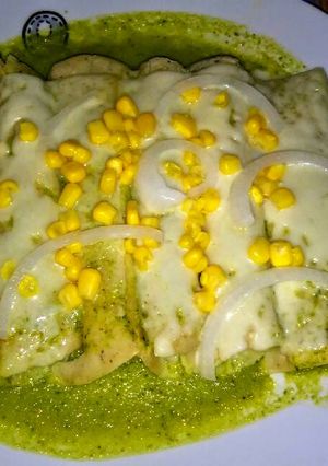 Una foto de Enchiladas con chile poblano