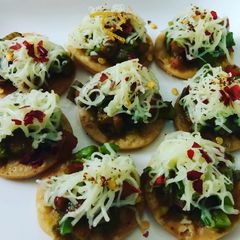 A picture of Mini puri pizza.