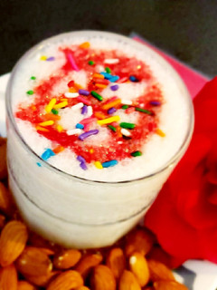 A picture of Tragacanth gum banana shake.