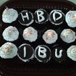 Super Easy & Simple Birthday Cupcake