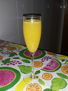 Una foto de Cóctel de cava y zumo de naranja