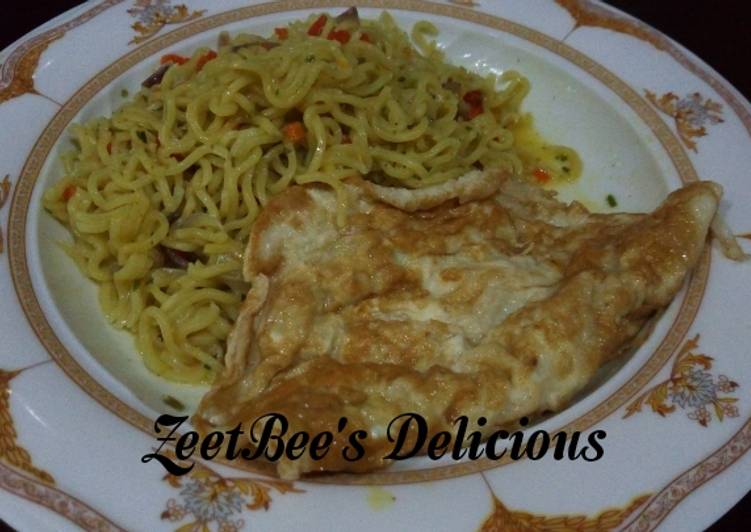 Steps to Make Award-winning Fried noodle's with fried egg Cooking Basics for Newbies