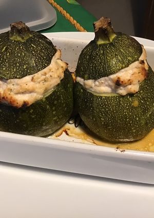 Une photo de Courgettes rondes farcies ricotta et jambon blanc